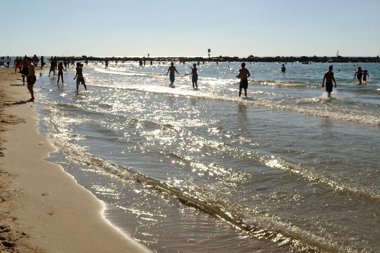 Crown Sea Apart Hotel تل أبيب المظهر الخارجي الصورة